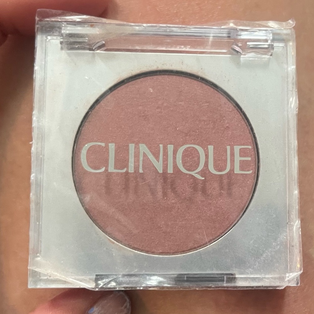 All new 11 piece Clinique skincare/ makeup bundle makeup bag included💜❤️🌺 - Picture 5 of 16